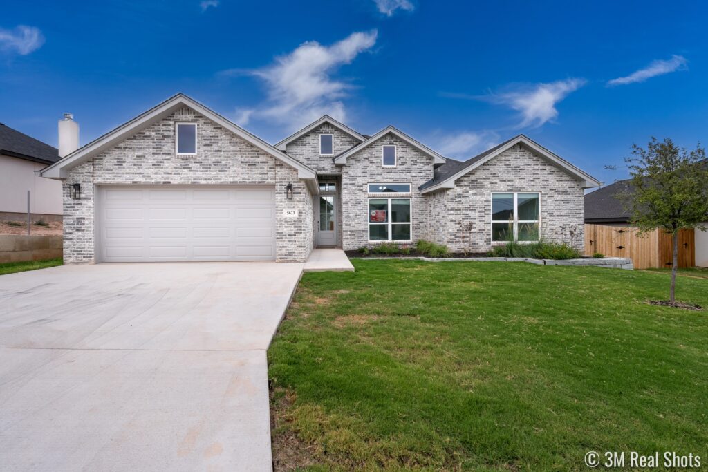 Custom home at 5623 Slayde Street in The Meridian subdivision, San Angelo, Texas, built by Sierra Vista Construction